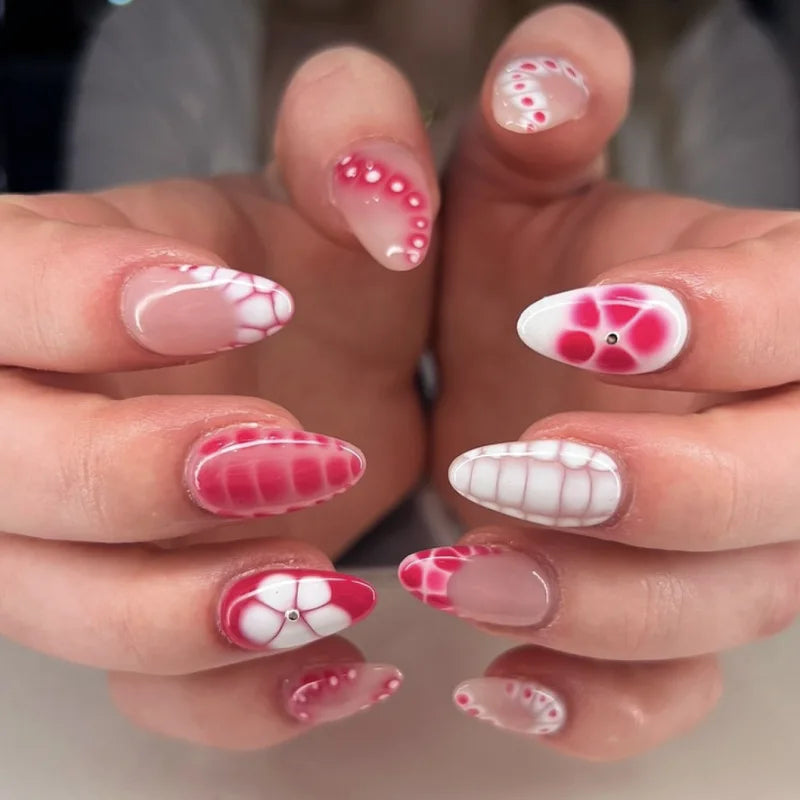 24 false nail pieces shipped randomly, Instagram-style false nails, wearable full-coverage almond-shaped press-on nails.