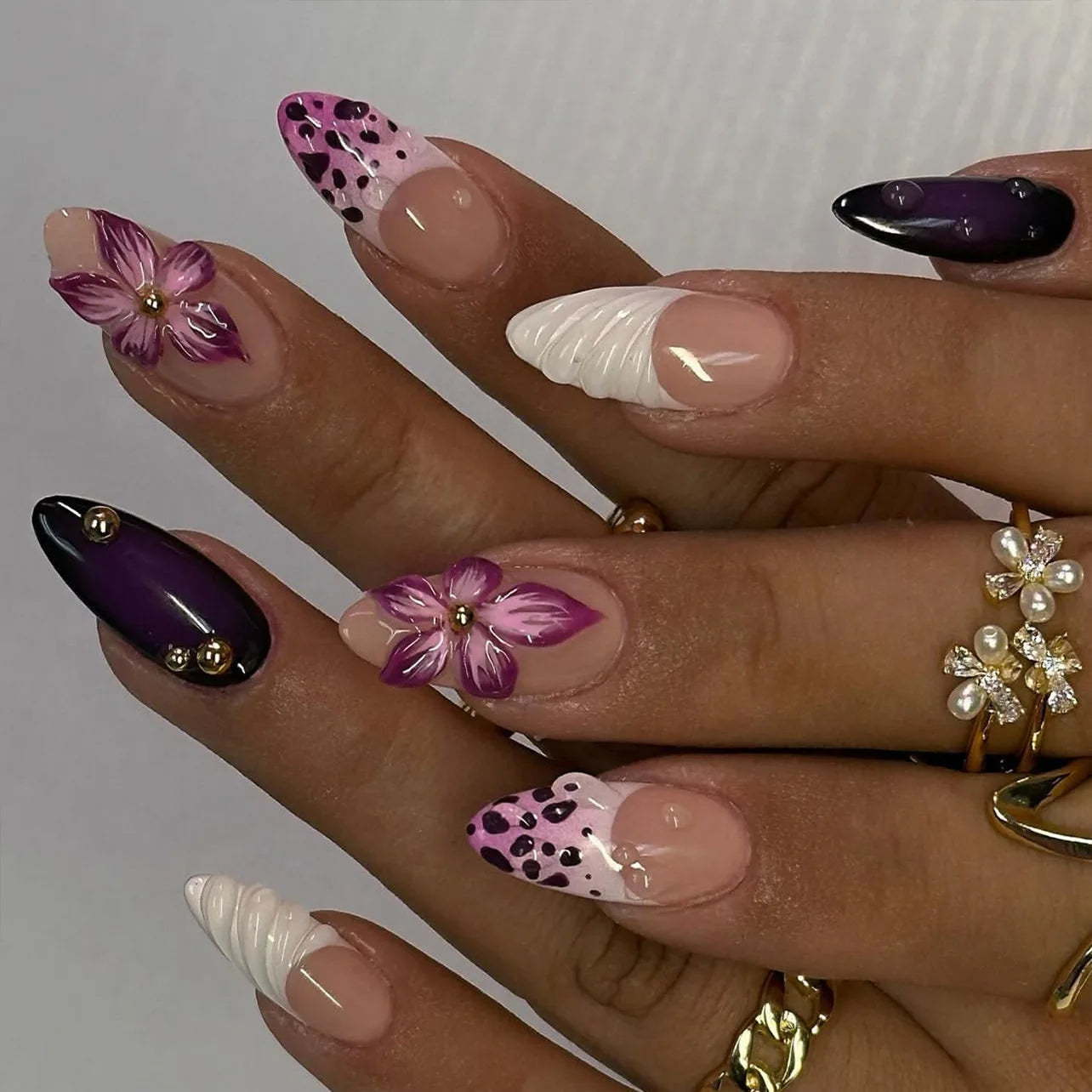 24 false nail pieces shipped randomly, Instagram-style false nails, wearable full-coverage almond-shaped press-on nails.