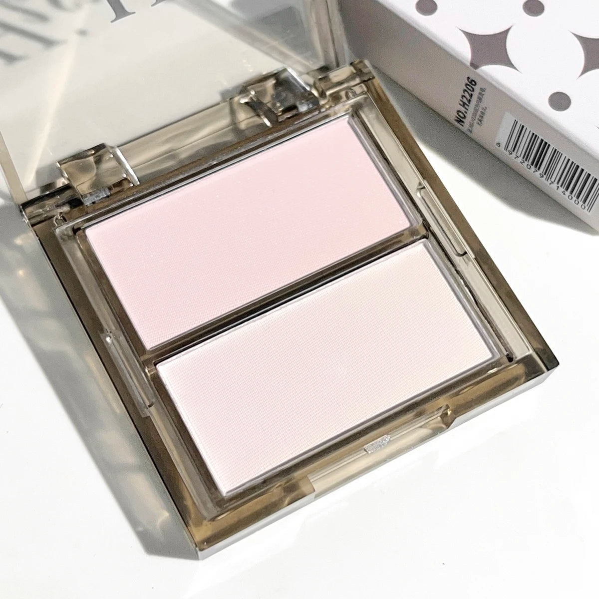 Medium skin tone matte waterproof contouring tray, medium concealer contouring powder, portable size less than 1 liquid ounce, n