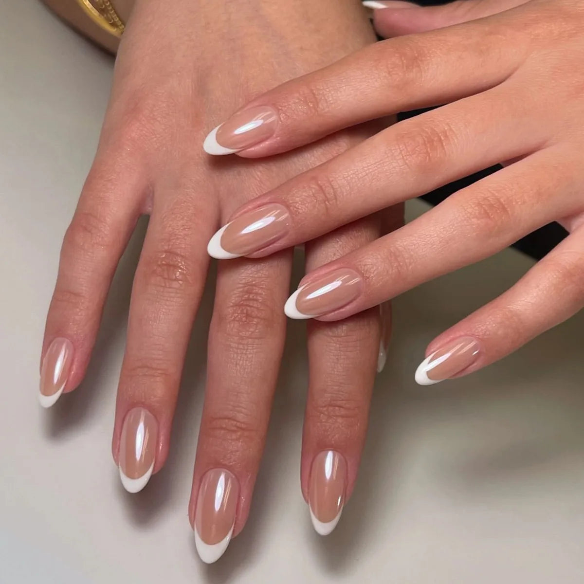 24Pcs Simple Wine Red Fake Nail with Mid-length Design Almond Press on False Nails Wearable Round Head Oval Full Cover Nail Tips