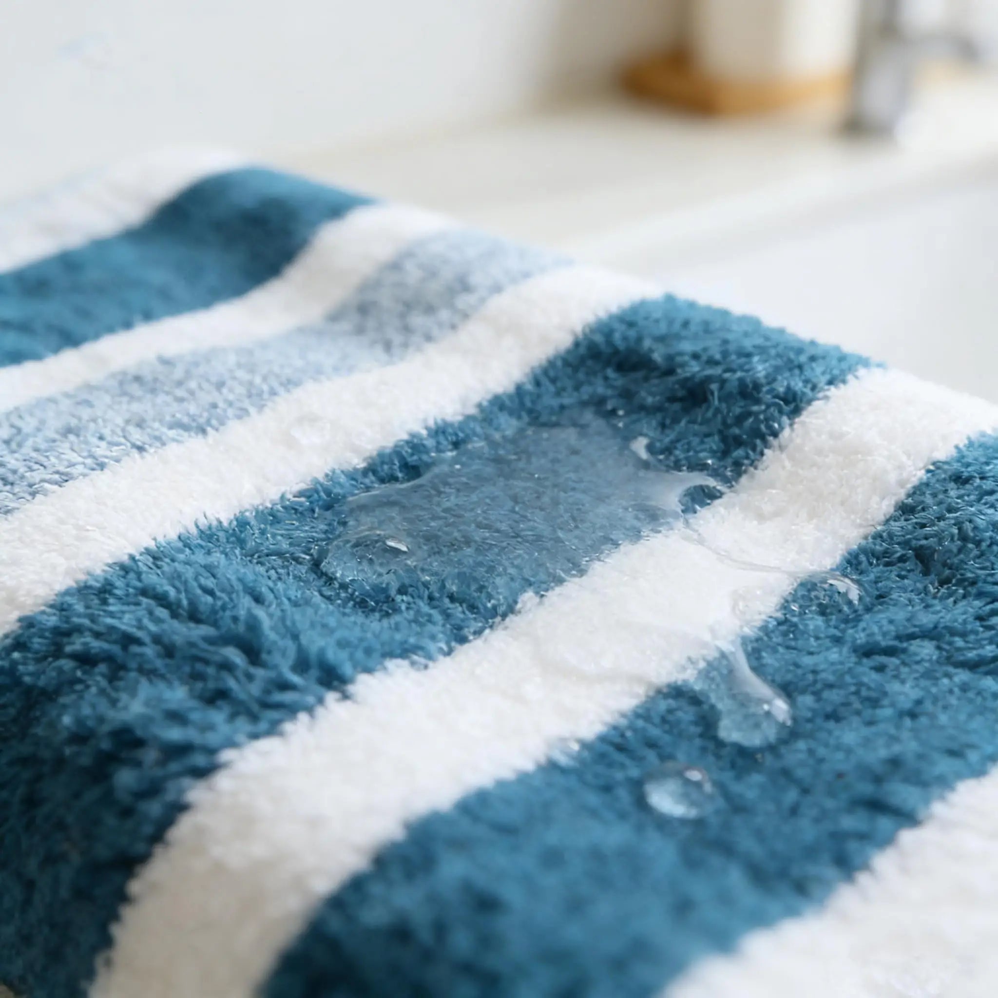 18pcs Luxury Bath Towels Set - Quick-Dry Highly Absorbent Plush Soft Coral Fleece-like Texture, Multi-Size Family Bathroom Towels with Hanging Loops (30x30cm, 70x140cm) for Home, Hotel & Spa - Navy & Striped Design, Durable &