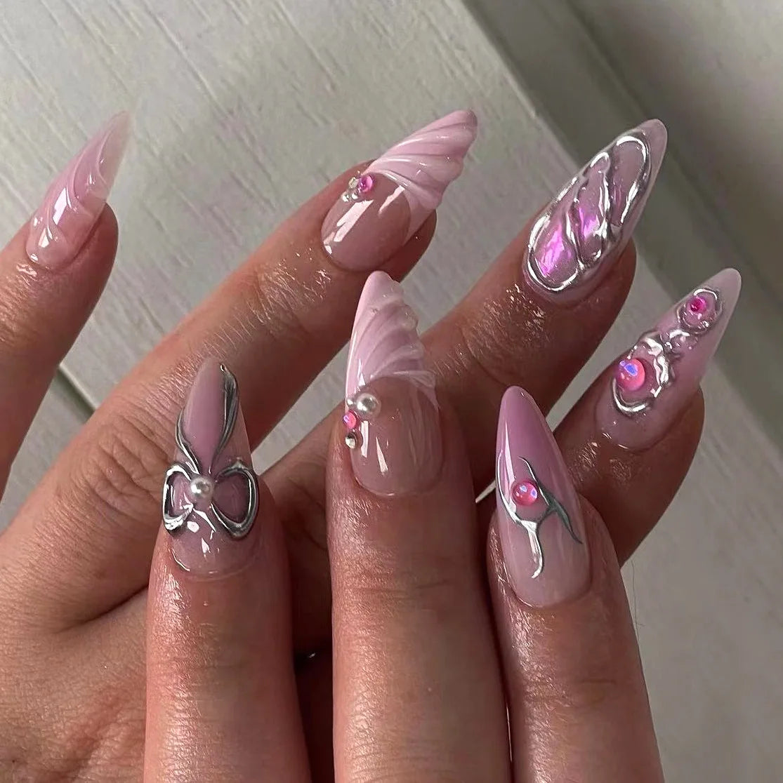 24 false nail pieces shipped randomly, Instagram-style false nails, wearable full-coverage almond-shaped press-on nails.