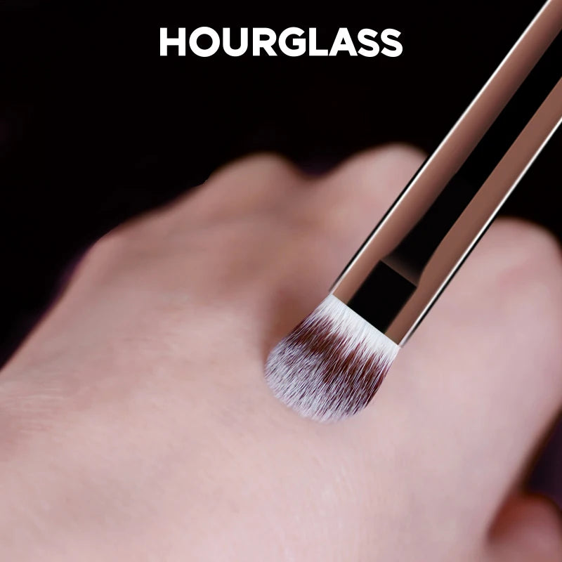 Hourglass Makeup Brush -No.3 All Over Shadow Brush Soft and Skin-friendly Fiber Hair Fashion Design Single Eye Brush