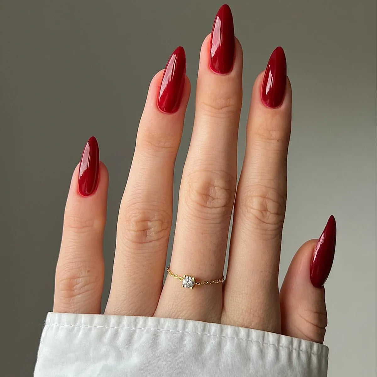 24Pcs Simple Wine Red Fake Nail with Mid-length Design Almond Press on False Nails Wearable Round Head Oval Full Cover Nail Tips