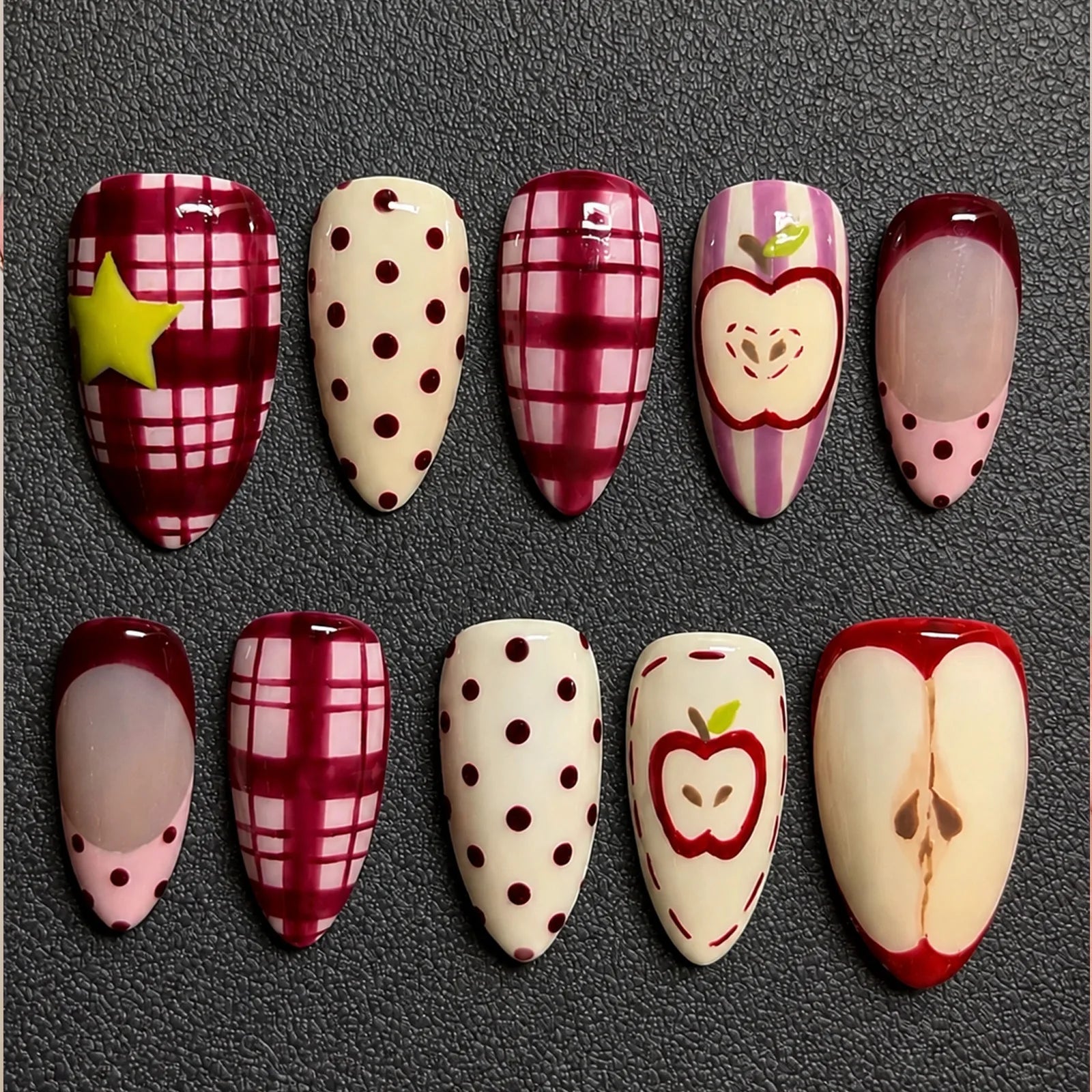 24pcs Wearable Press on Nails Strawberry Bow Design Nails Tips Red Short Almond Pearl Starlight Fake Nail Art Flower False Nails