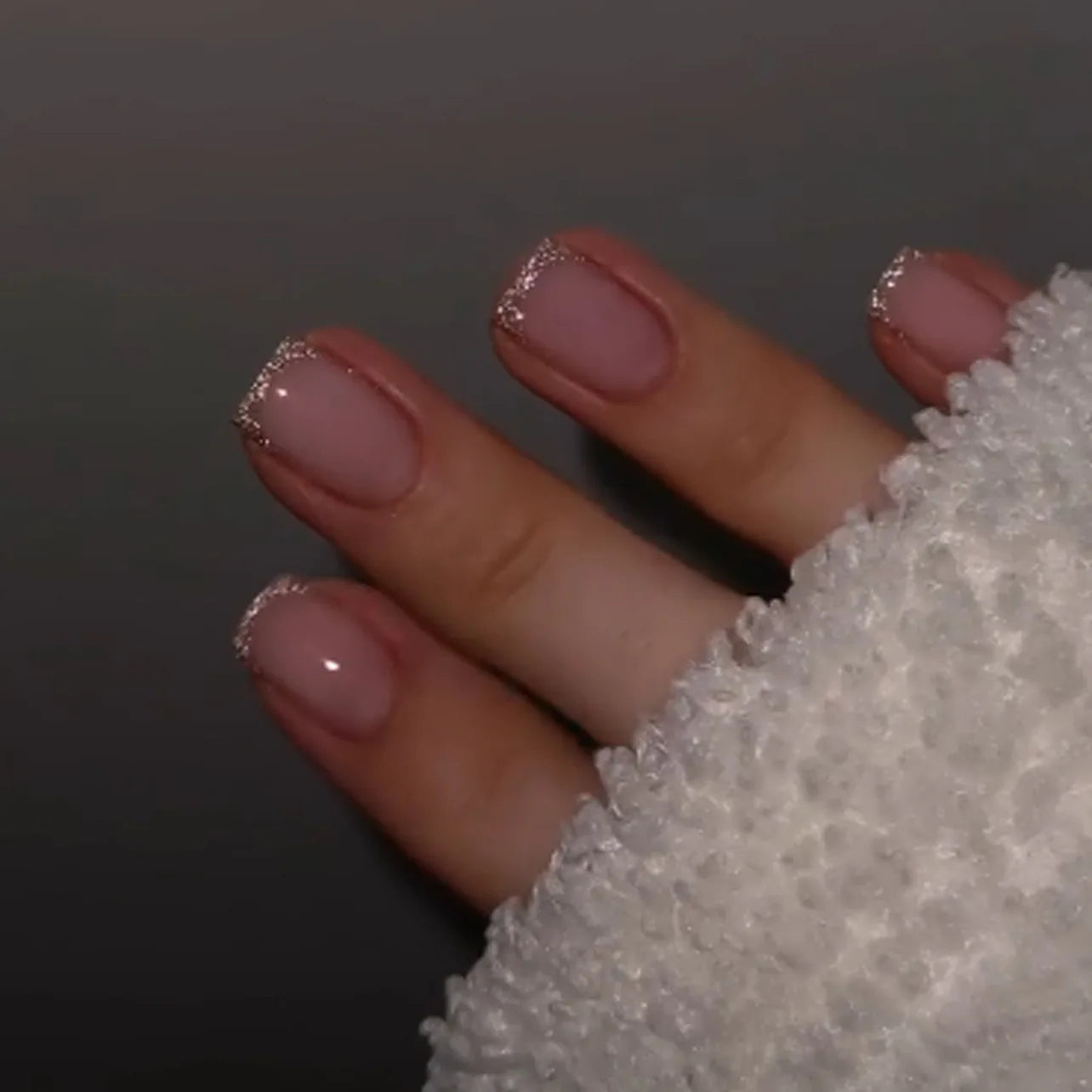 24Pcs Medium Short Square False Nails Glittering Nail Art White Wearable Fake Nail Silver French Full Cover Press on Nail Tips