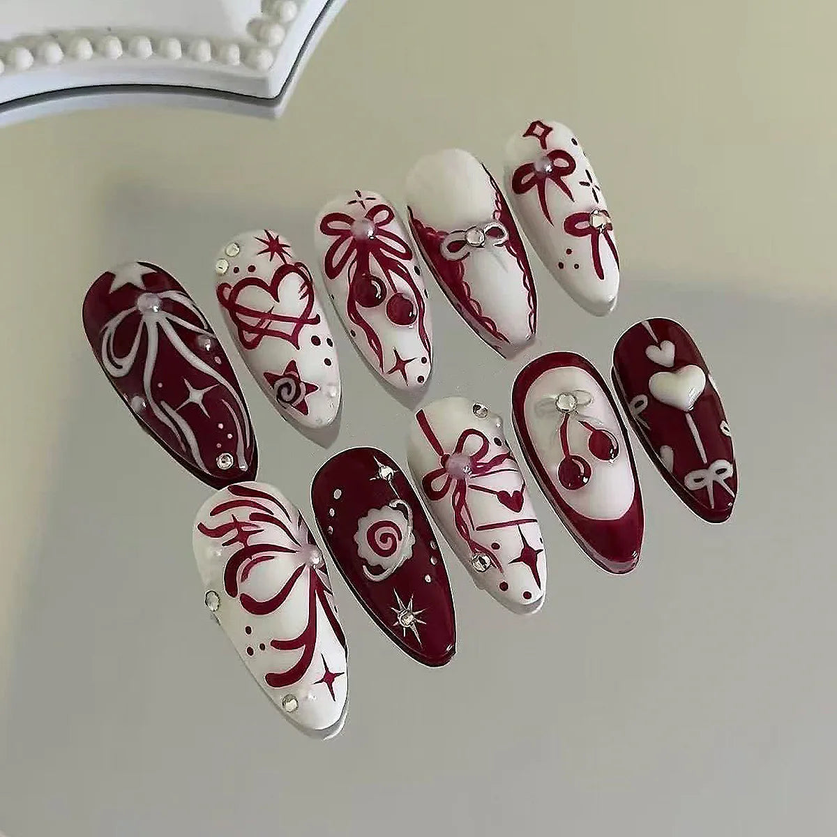24pcs Wearable Press on Nails Strawberry Bow Design Nails Tips Red Short Almond Pearl Starlight Fake Nail Art Flower False Nails