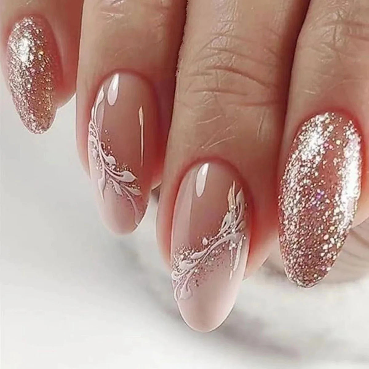 24Pcs Medium Short Square False Nails Glittering Nail Art White Wearable Fake Nail Silver French Full Cover Press on Nail Tips