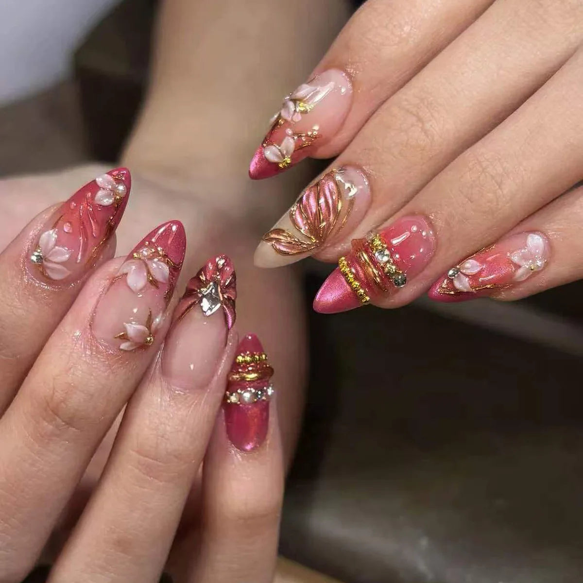 24pcs Wearable Press on Nails Strawberry Bow Design Nails Tips Red Short Almond Pearl Starlight Fake Nail Art Flower False Nails