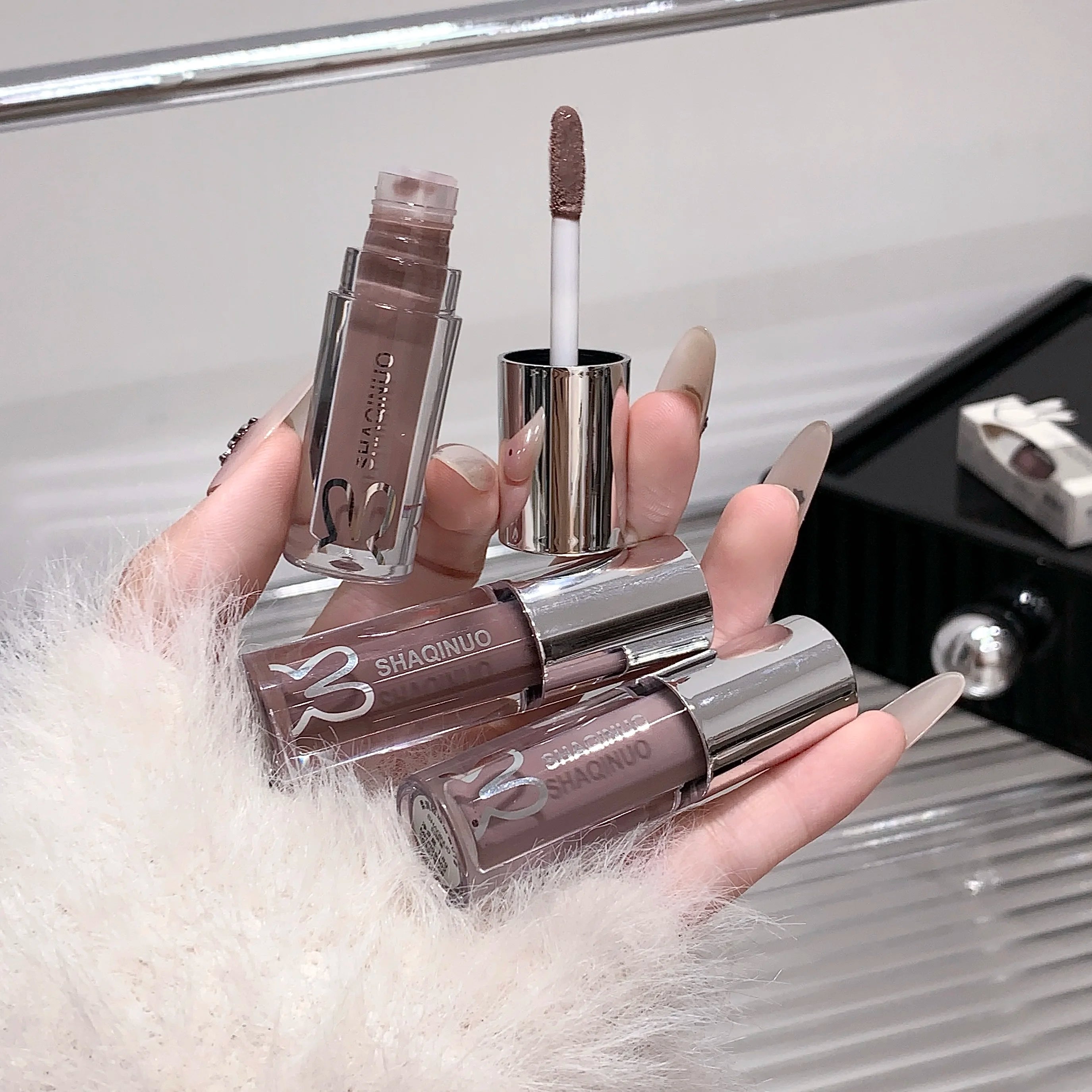 Water Light Mirror Lip Gloss Lasting Moisturizing Cool Black Silver Gray Pearlescent Fine Sparkling Lipstick Lip Oil